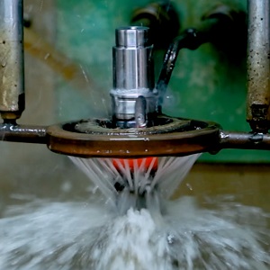 高頻淬火機(jī)對(duì)鋼進(jìn)行淬火時(shí)有哪些要求？常用的淬火介質(zhì)有哪些？